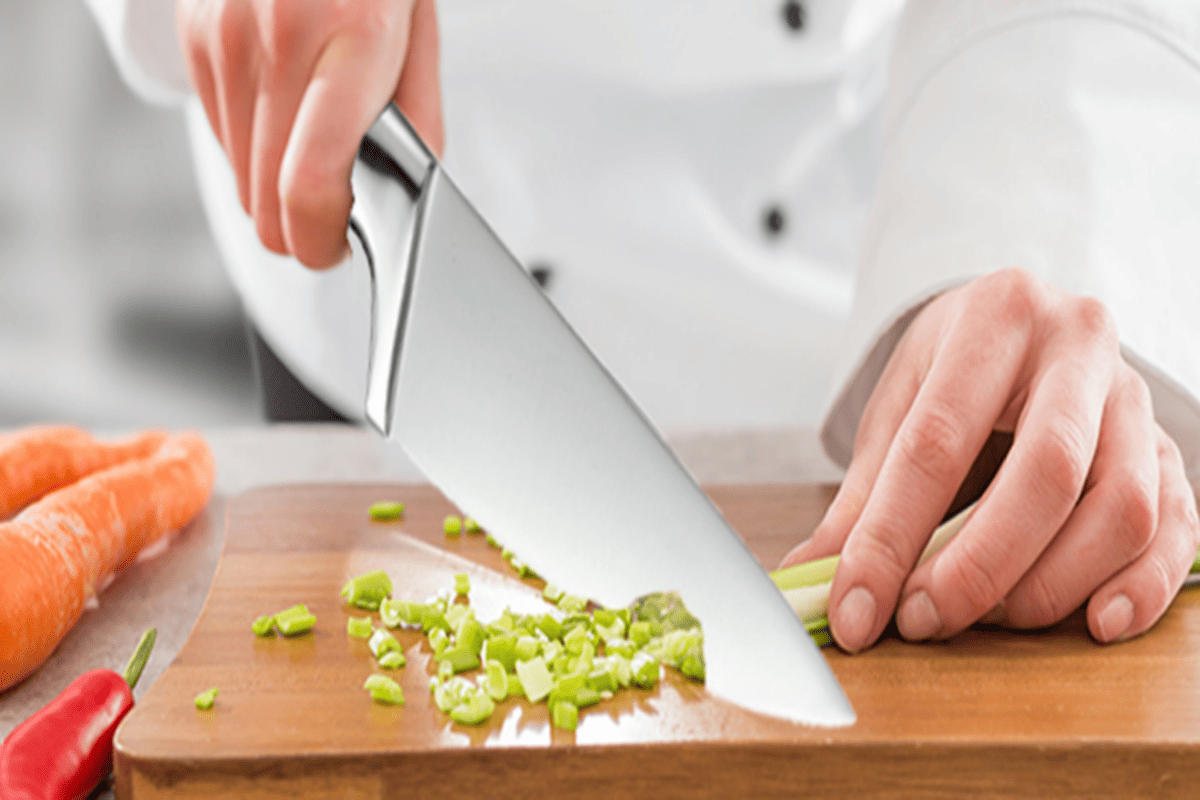Read more about the article Top 10 Kitchen Knife Sets on Amazon for 2025: Precision Meets Style