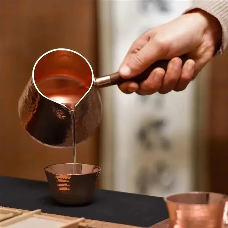 ABUI 500ml Pure Copper Latte Pitcher – Wooden Handle Hammered Milk Jug  | Wiloria